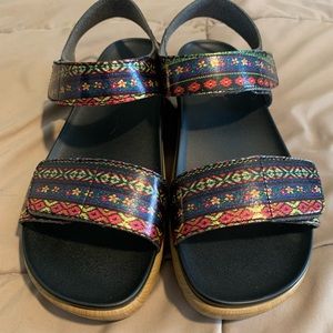 COPY - Adorable and fun Algeria sandals. Size 39.